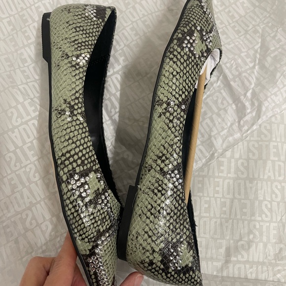 Steve Madden Green Snakeskin Women's flat pointed toe size 8.5 New no box.R14 - Picture 4 of 6